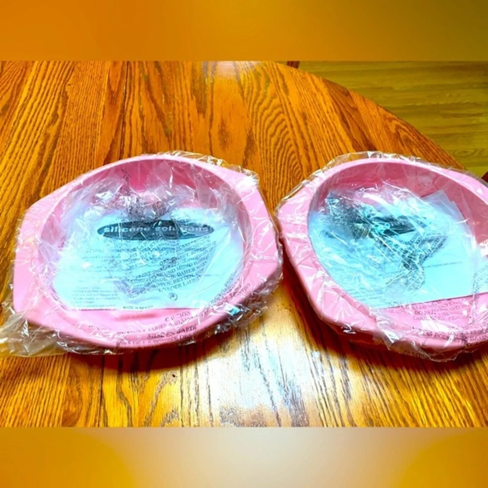 Bundle 2/$15 Deal! New!! Silicone Solutions Pink Bakeware Set of 2